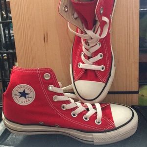 Red converse!!!